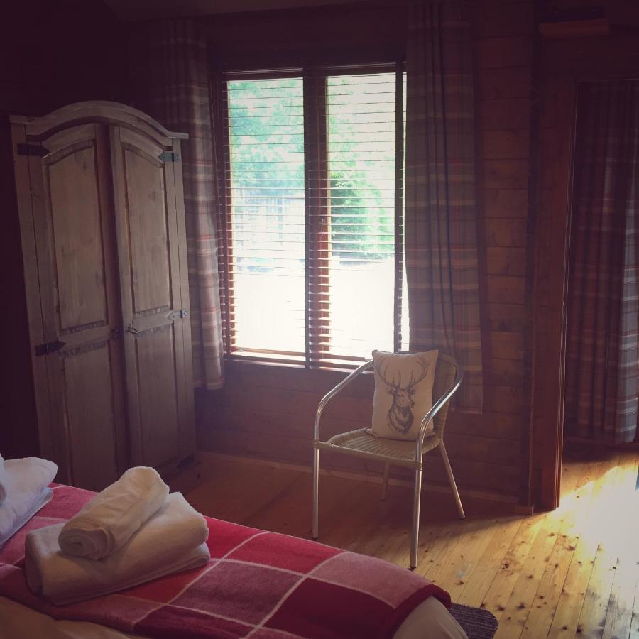 Hill Cottage Cabins Форт Аугустус Екстериор снимка