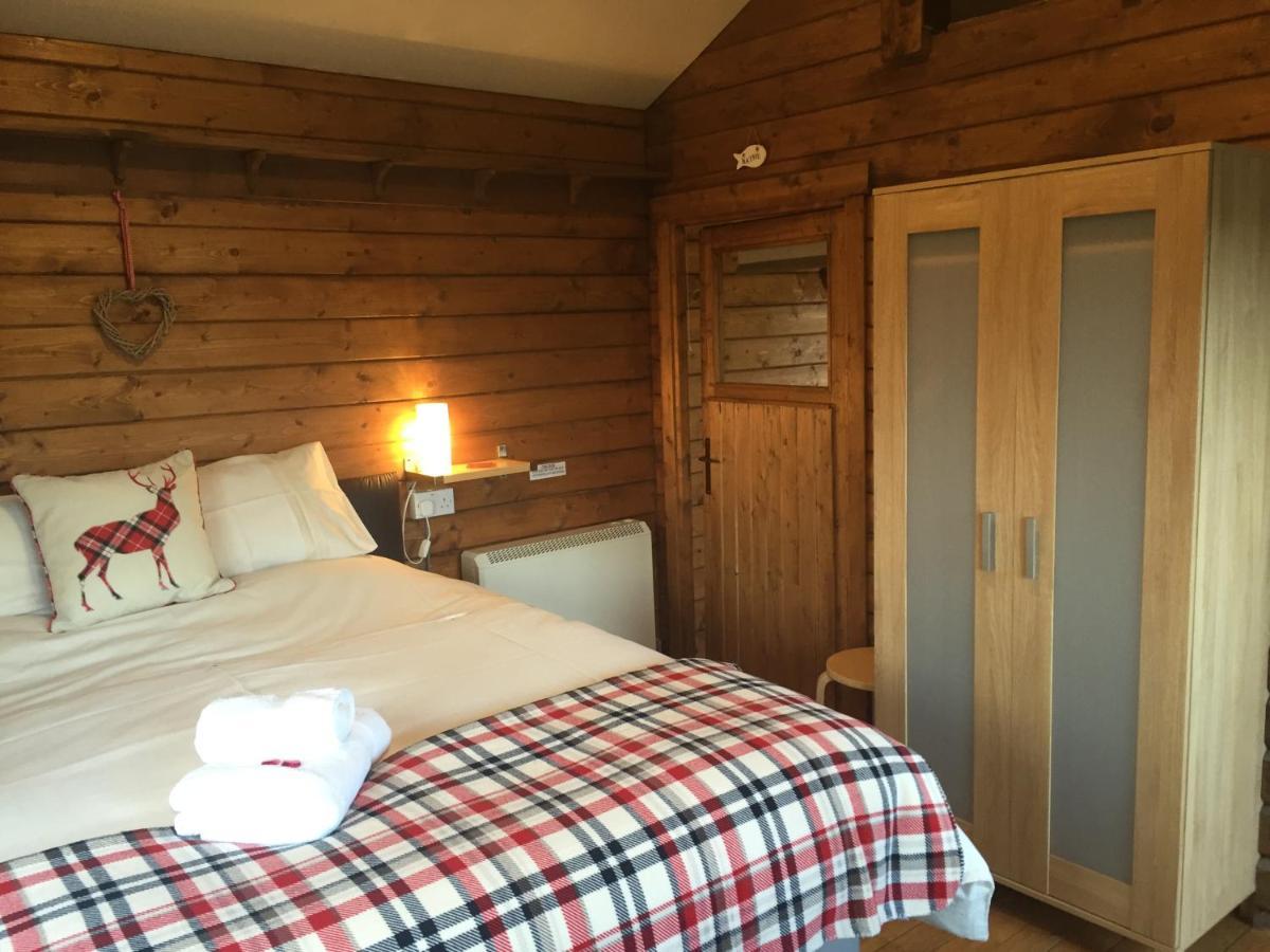 Hill Cottage Cabins Форт Аугустус Екстериор снимка